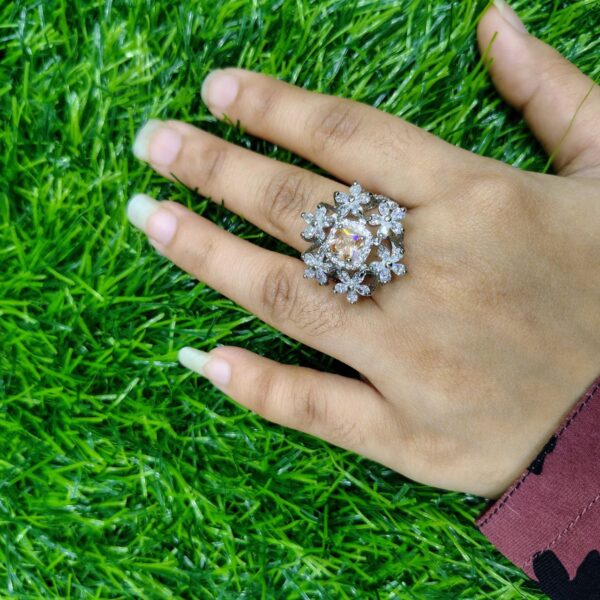 Emerald Blossom Luxury Ring - Image 4